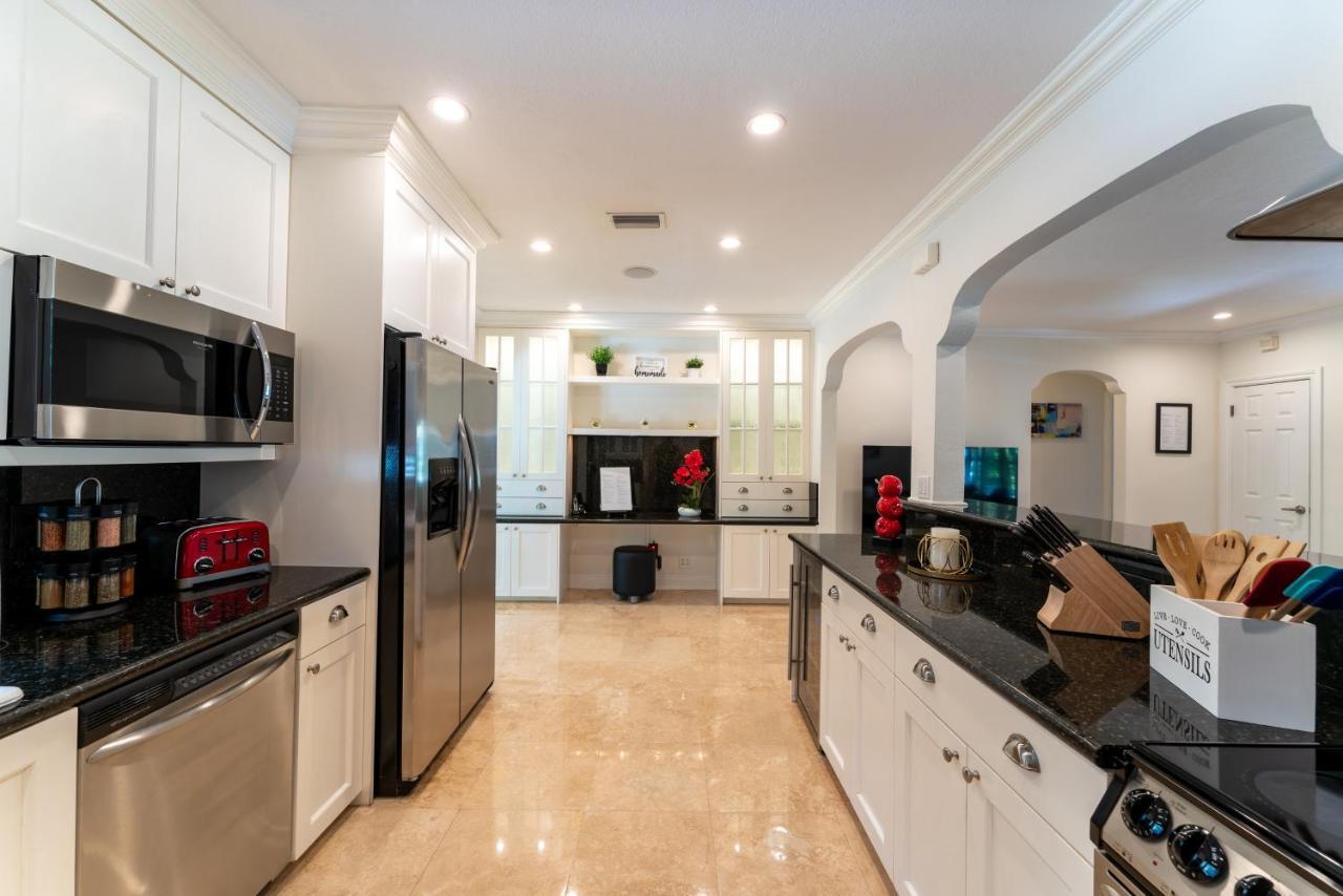 The Garden View 2-Bedroom Home Heated Pool 포트 로더데일 외부 사진
