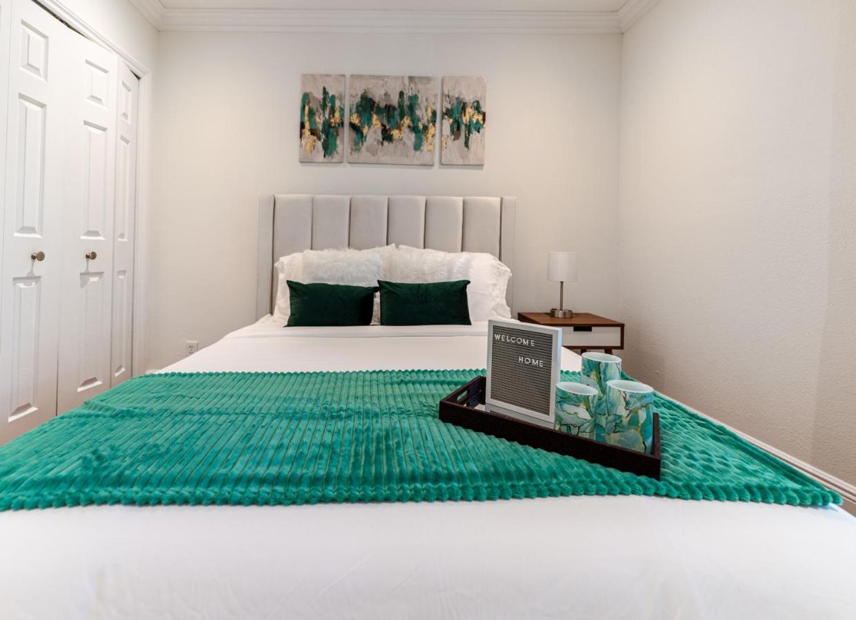 The Garden View 2-Bedroom Home Heated Pool 포트 로더데일 외부 사진